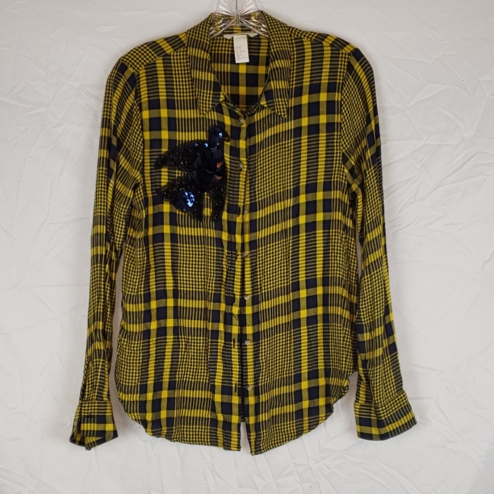 H&M Sequin Bird Plaid Button Down Shirt
🛍 - Picture 1 of 4